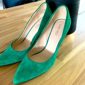 Nine West Green suede pumps